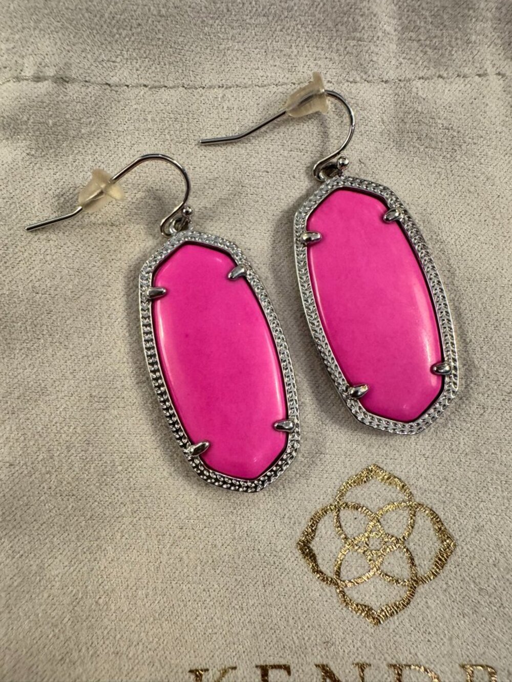 💖 Kendra Scott Elle Drop Earrings in Neon Pink/Magenta 💖